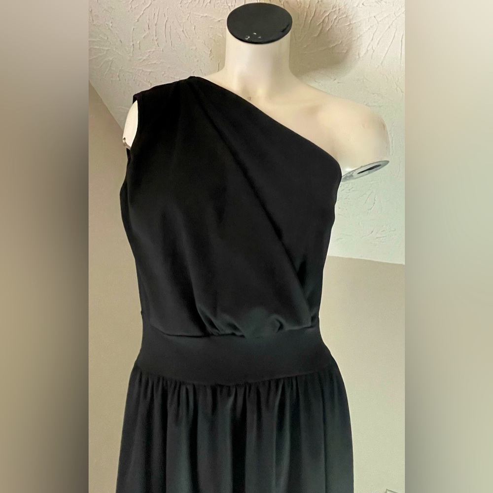 Sexy Black one shoulder dress w/ 22” slit on left leg ,back zipper closure